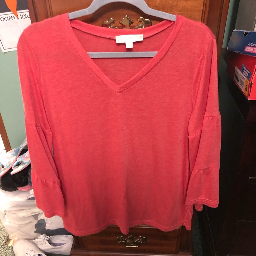 EUC Susan Betro Weekend V-Neck Ruffle Tier Sleeve Top Wore 2 Times Like New